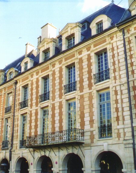 Place des Vosges en stuc brique